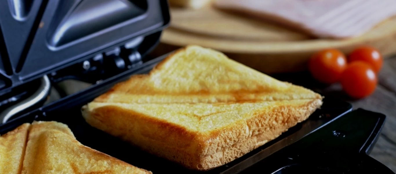 Αυτό είναι το κόλπο για να παραμένει η τοστιέρα σου πάντα καθαρή